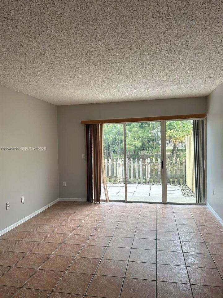 6225 Sw Kendale Lakes Cir #D148 - Photo 6 of 26