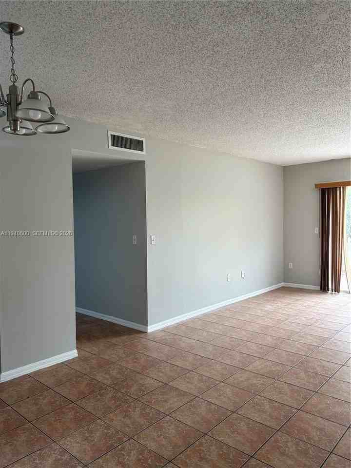 6225 Sw Kendale Lakes Cir #D148 - Photo 7 of 26