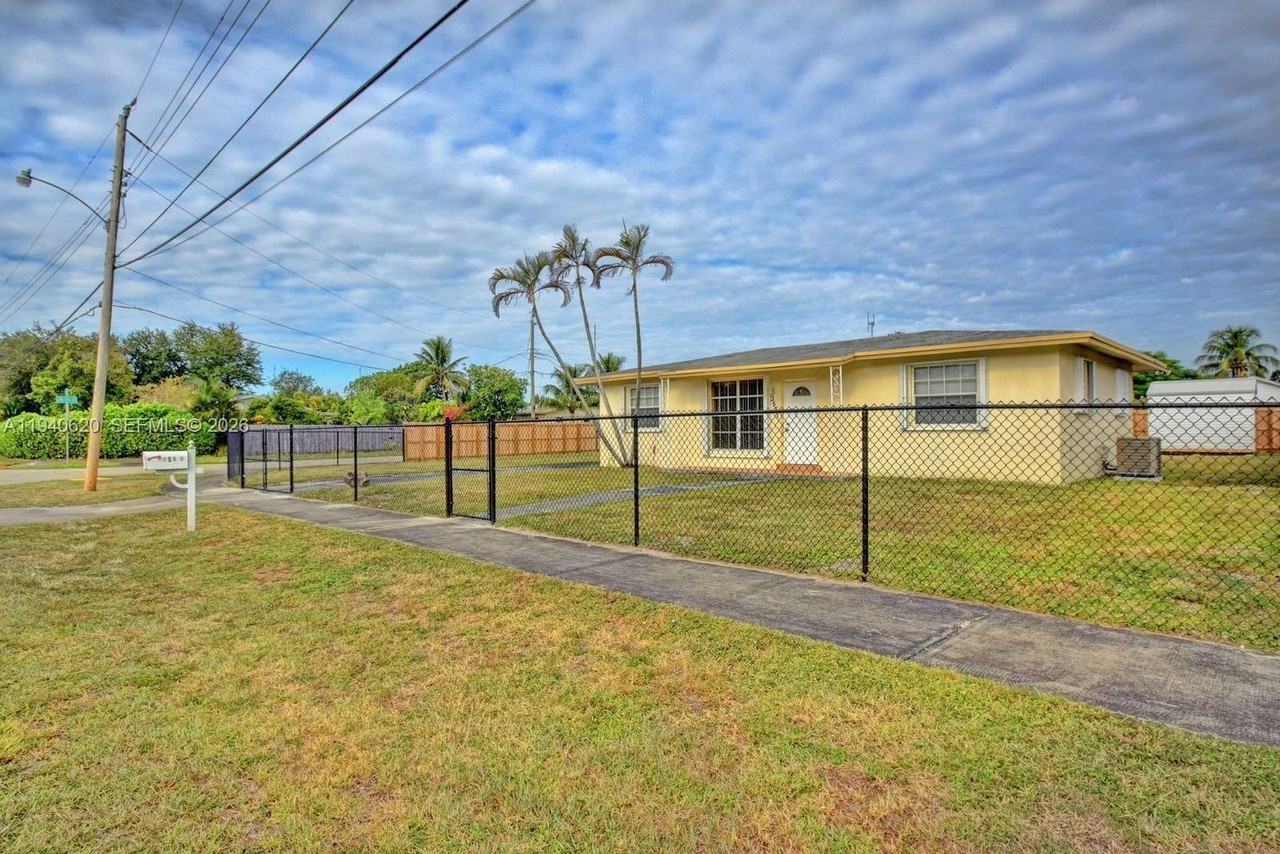 3531 Sw 36th St #3531 - Photo 2 of 18