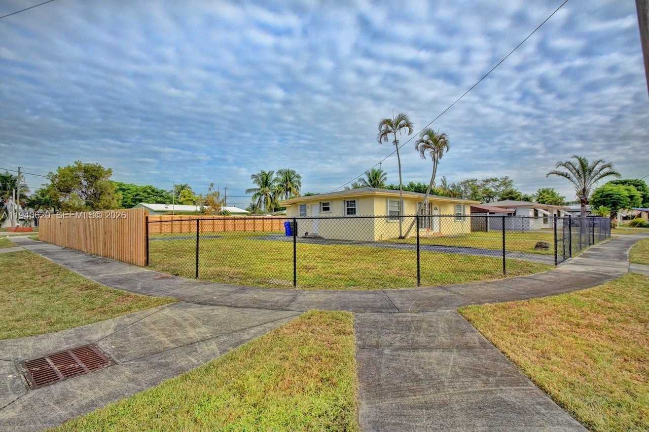 3531 Sw 36th St #3531 - Photo 3 of 18