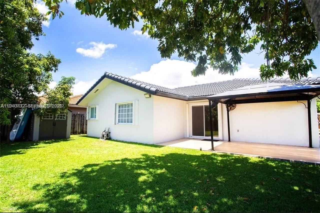 7940 Sw 163rd Pl - Photo 2 of 10