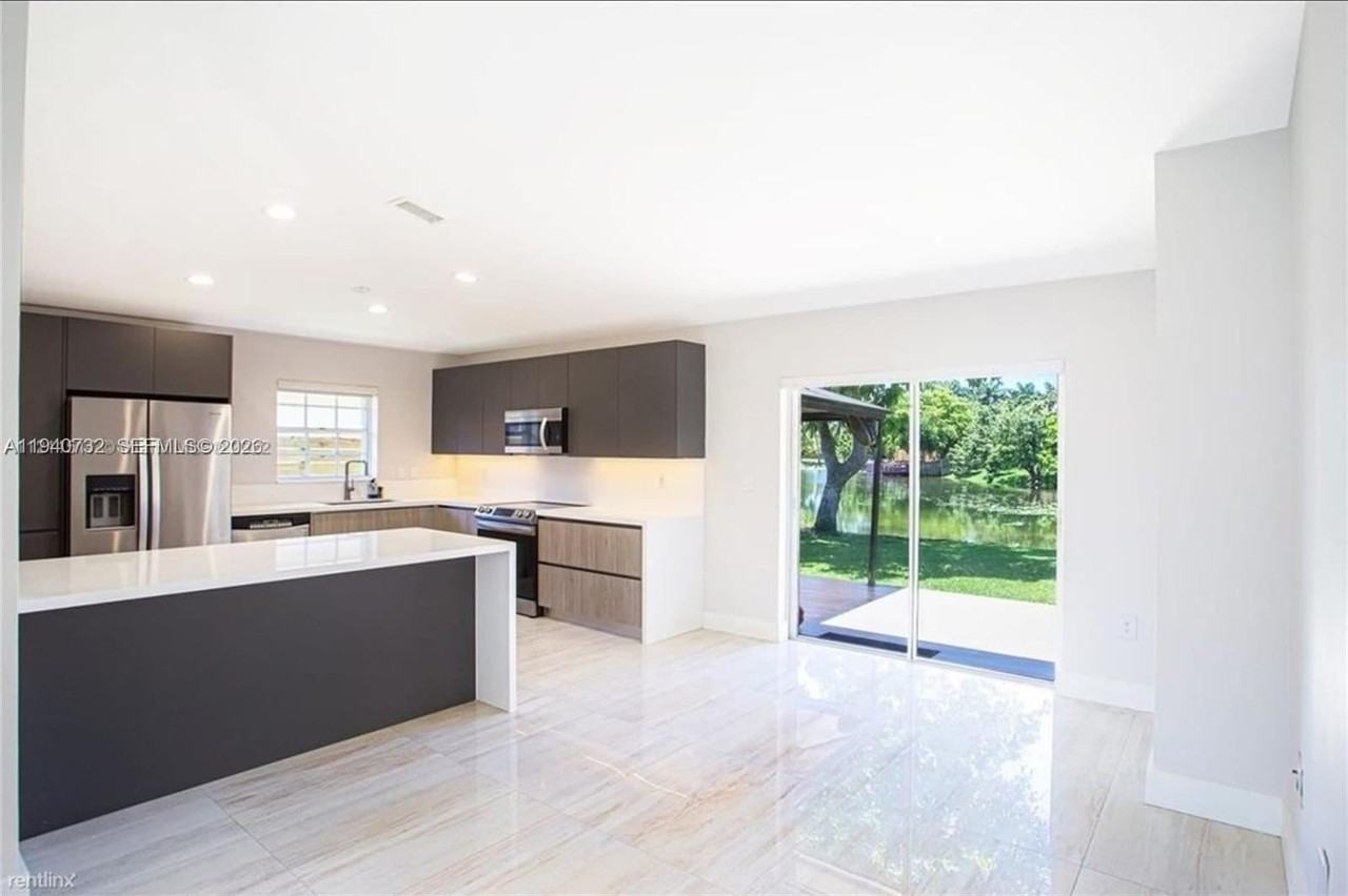 7940 Sw 163rd Pl - Photo 5 of 10