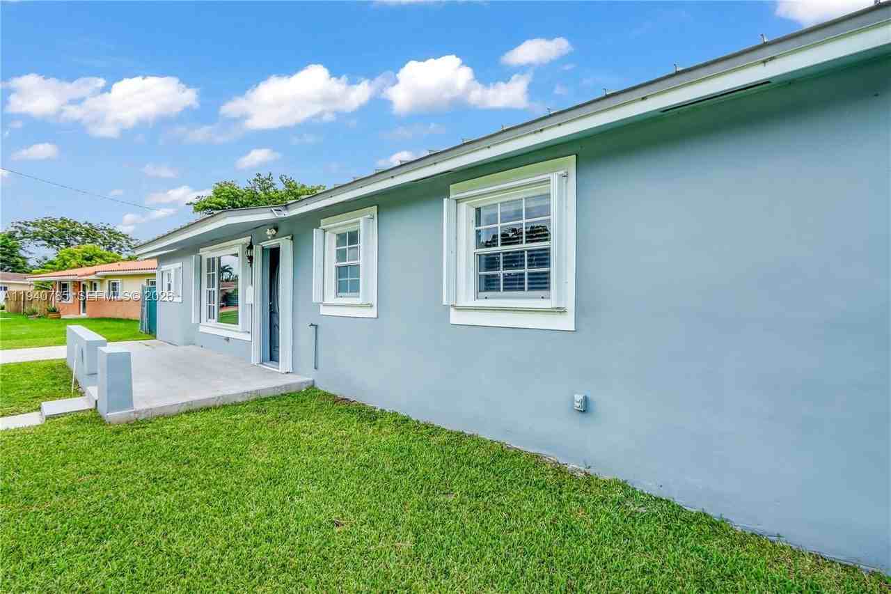 5725 Sw 107th Pl - Photo 2 of 21