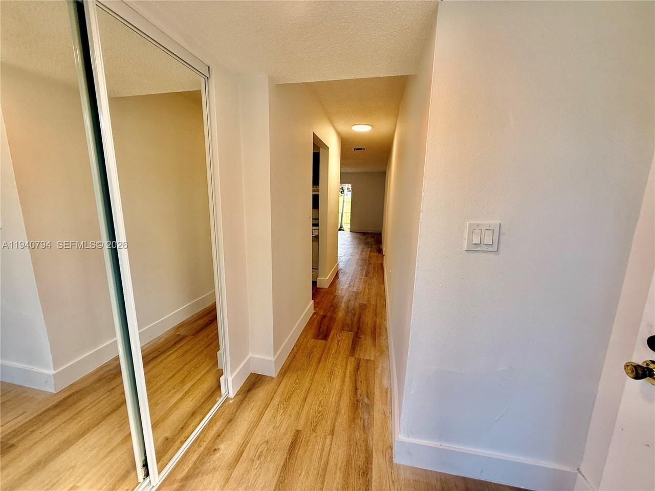 617 Nw 10th St - Photo 5 of 29