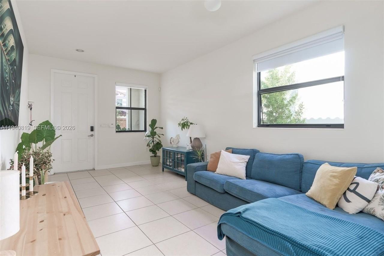 8885 Nw 102nd Ct - Photo 4 of 30