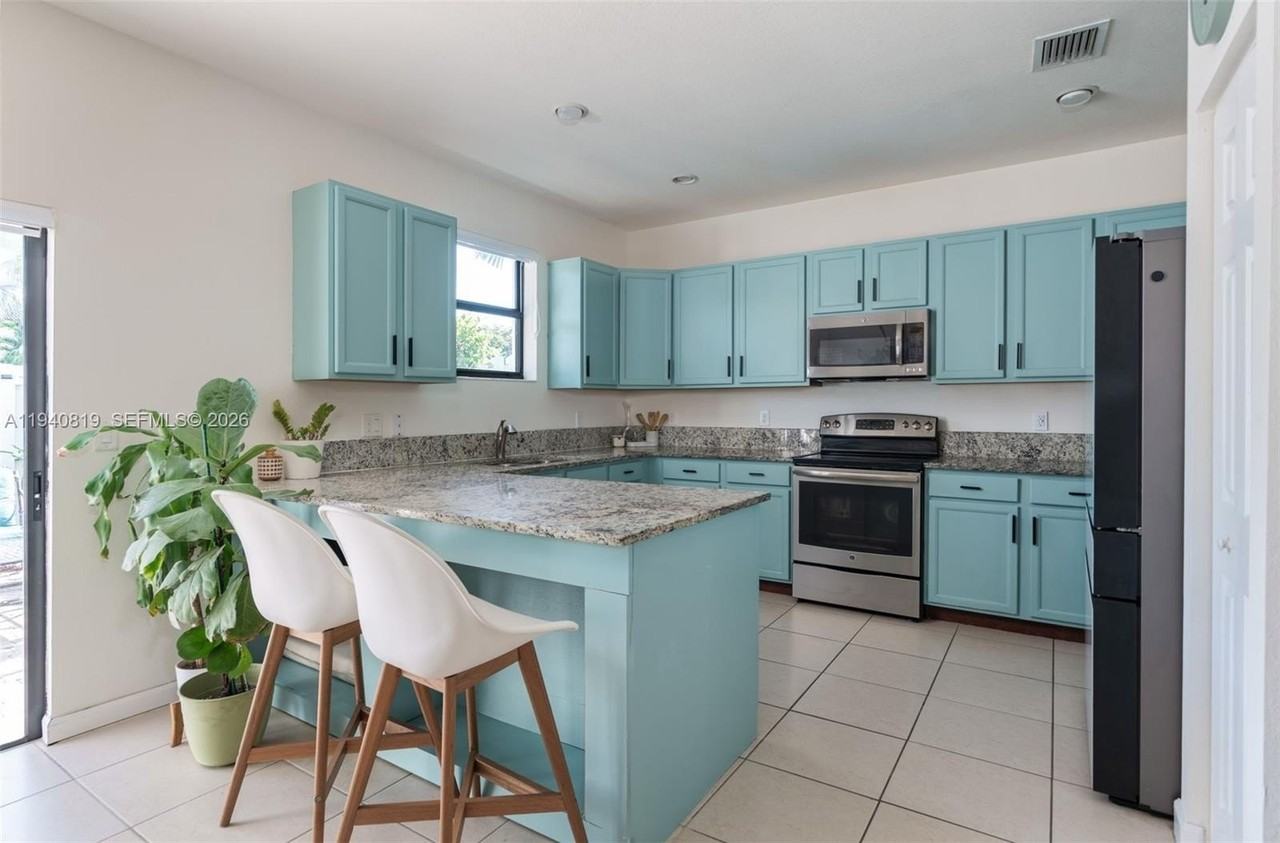 8885 Nw 102nd Ct - Photo 6 of 30