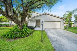 featured image of 10424 Sw 114th Ct