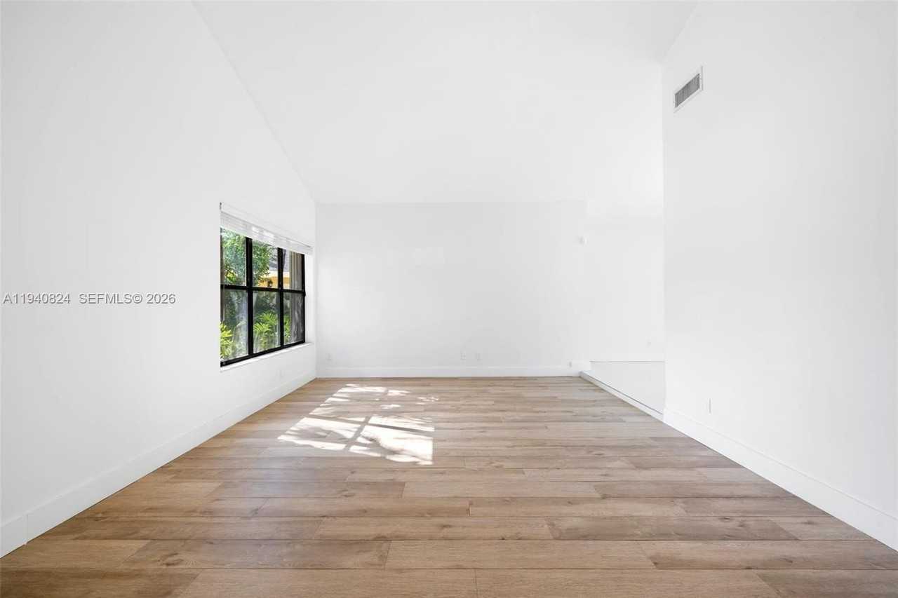 10424 Sw 114th Ct - Photo 5 of 23