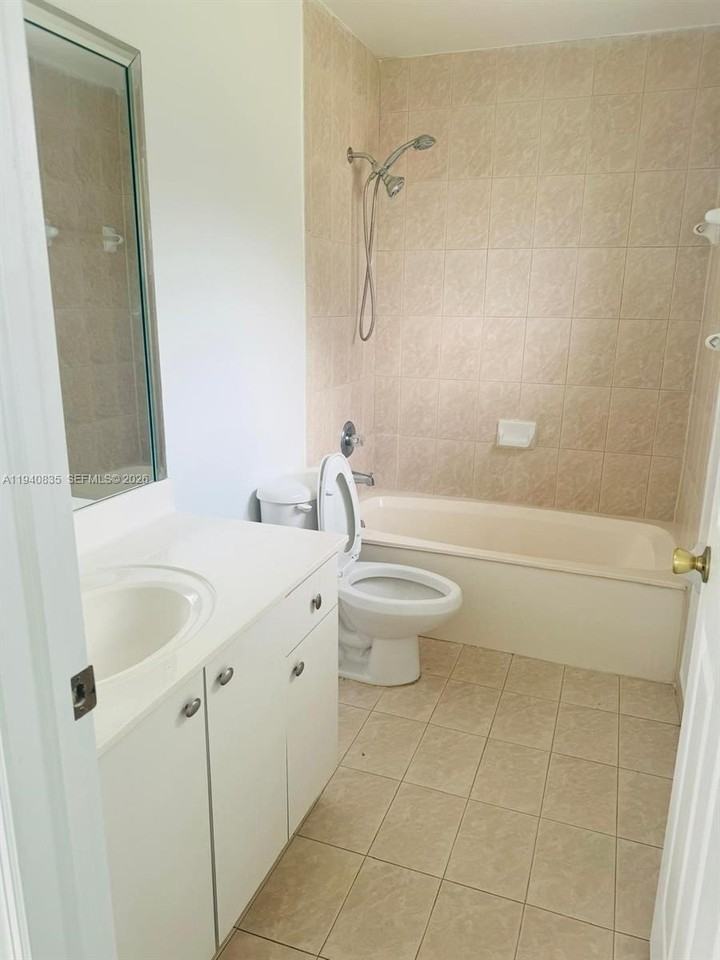 12601 Sw 223rd St - Photo 7 of 11