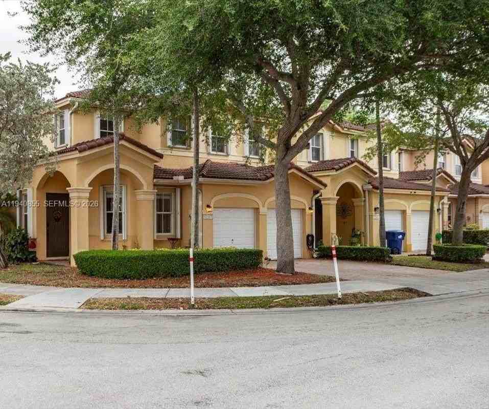 12367 Sw 122nd St - Photo 2 of 26