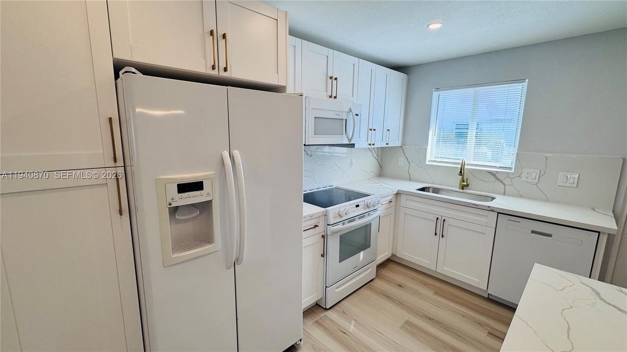 808 Ne 2nd St #A - Photo 4 of 11