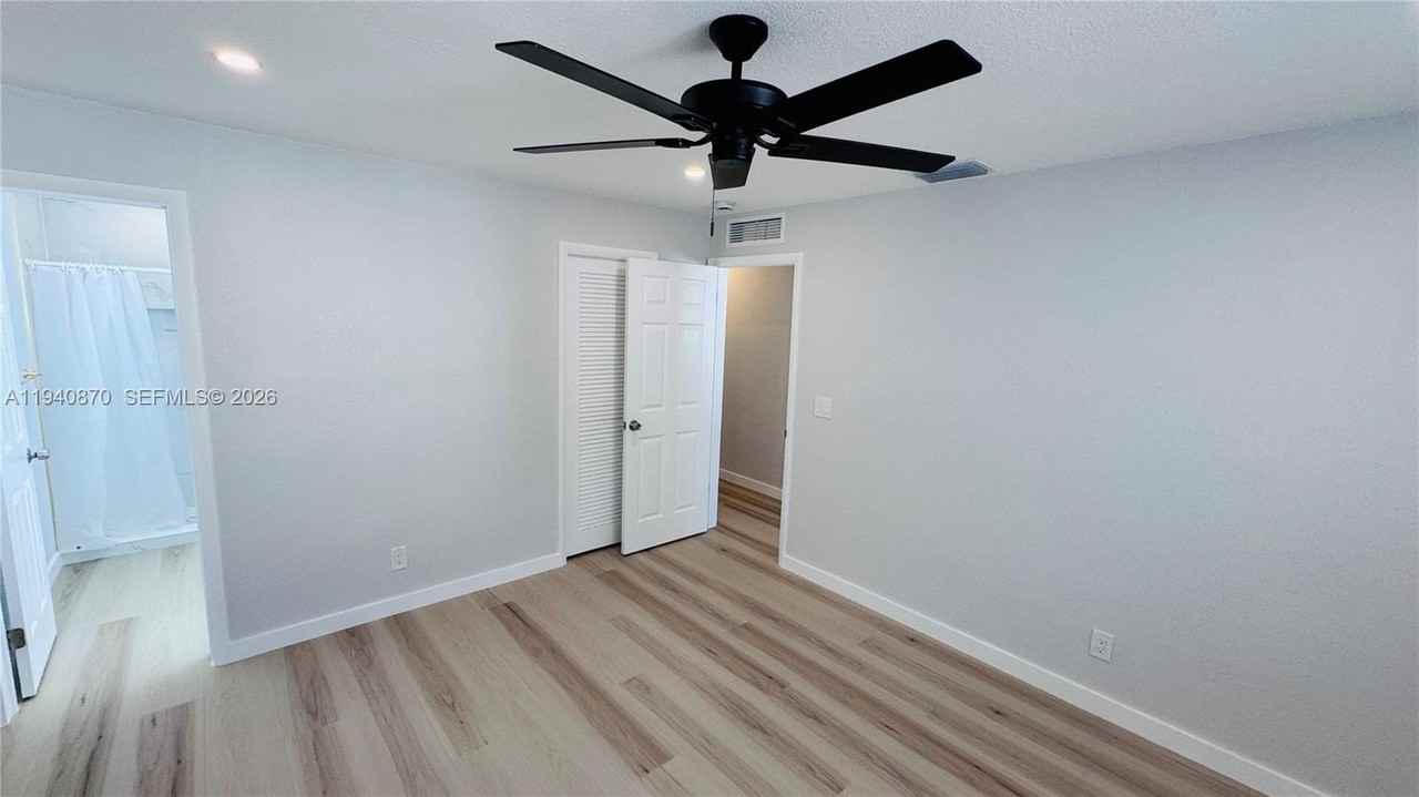 808 Ne 2nd St #A - Photo 6 of 11