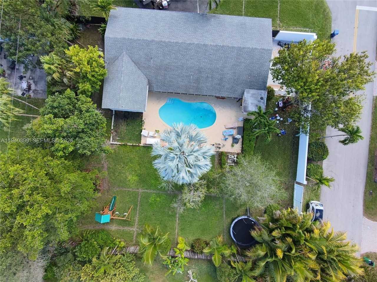 8495 Sw 141st St #8495 - Photo 2 of 40