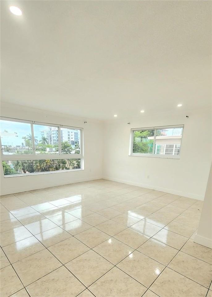 1020 94th St #301 - Photo 3 of 44