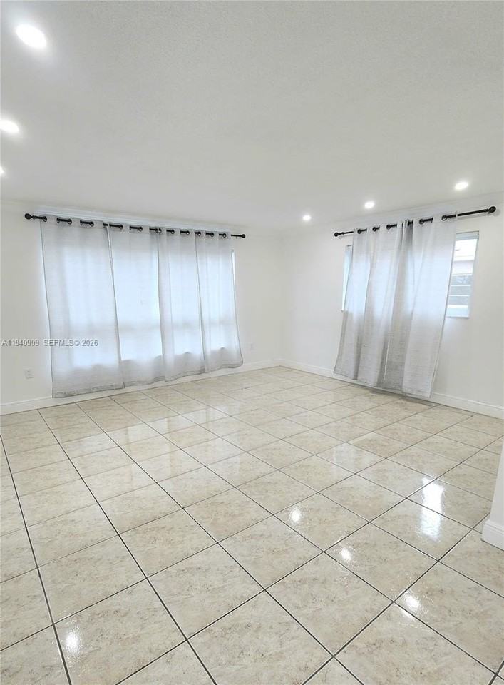 1020 94th St #301 - Photo 4 of 44