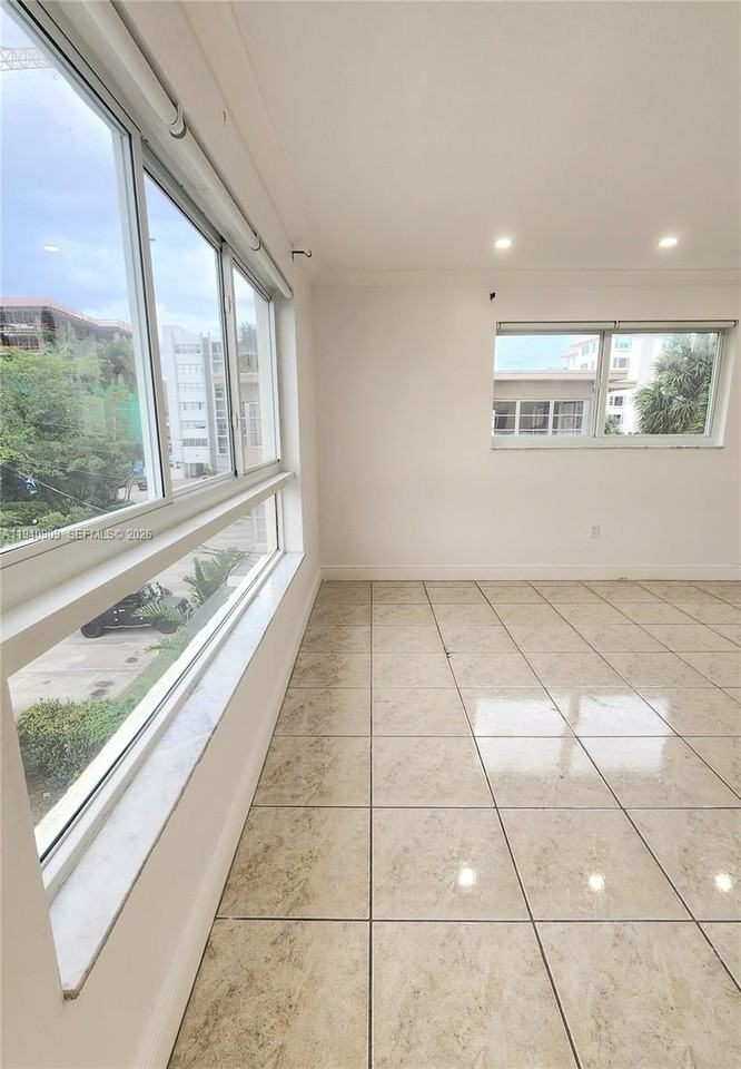 1020 94th St #301 - Photo 5 of 44