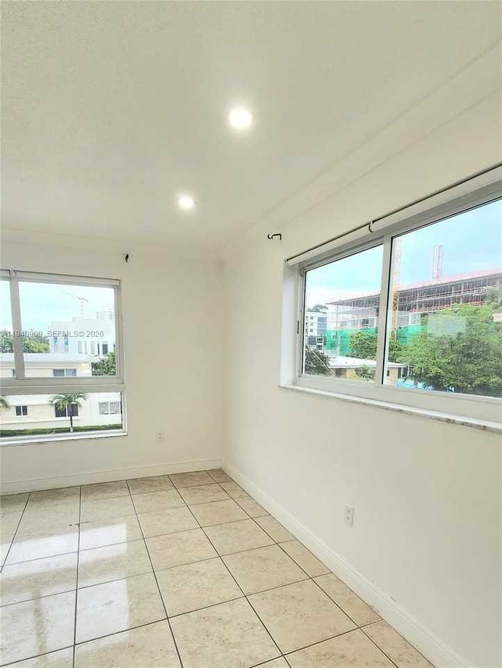 1020 94th St #301 - Photo 7 of 44