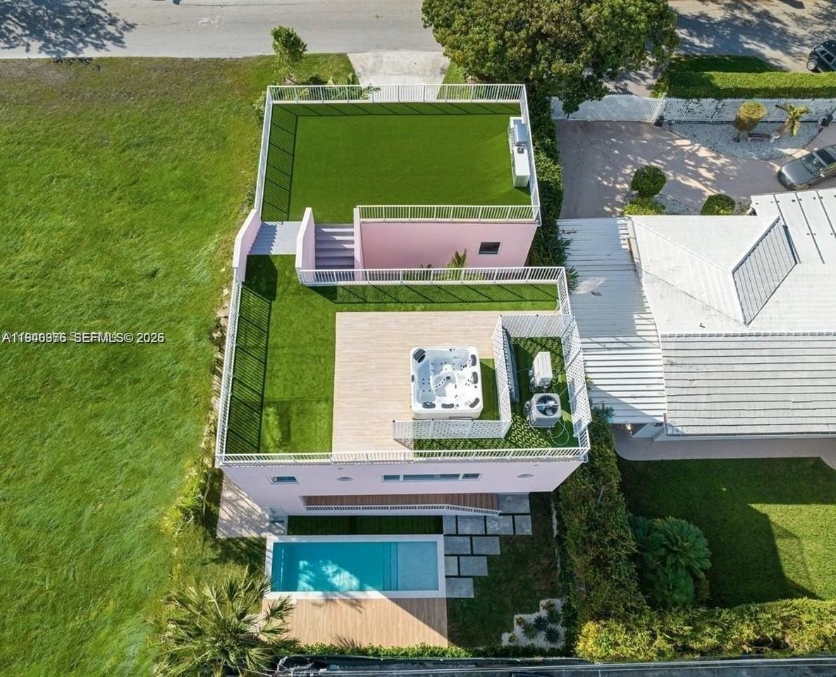 1065 Ne Little River Dr - Photo 4 of 38