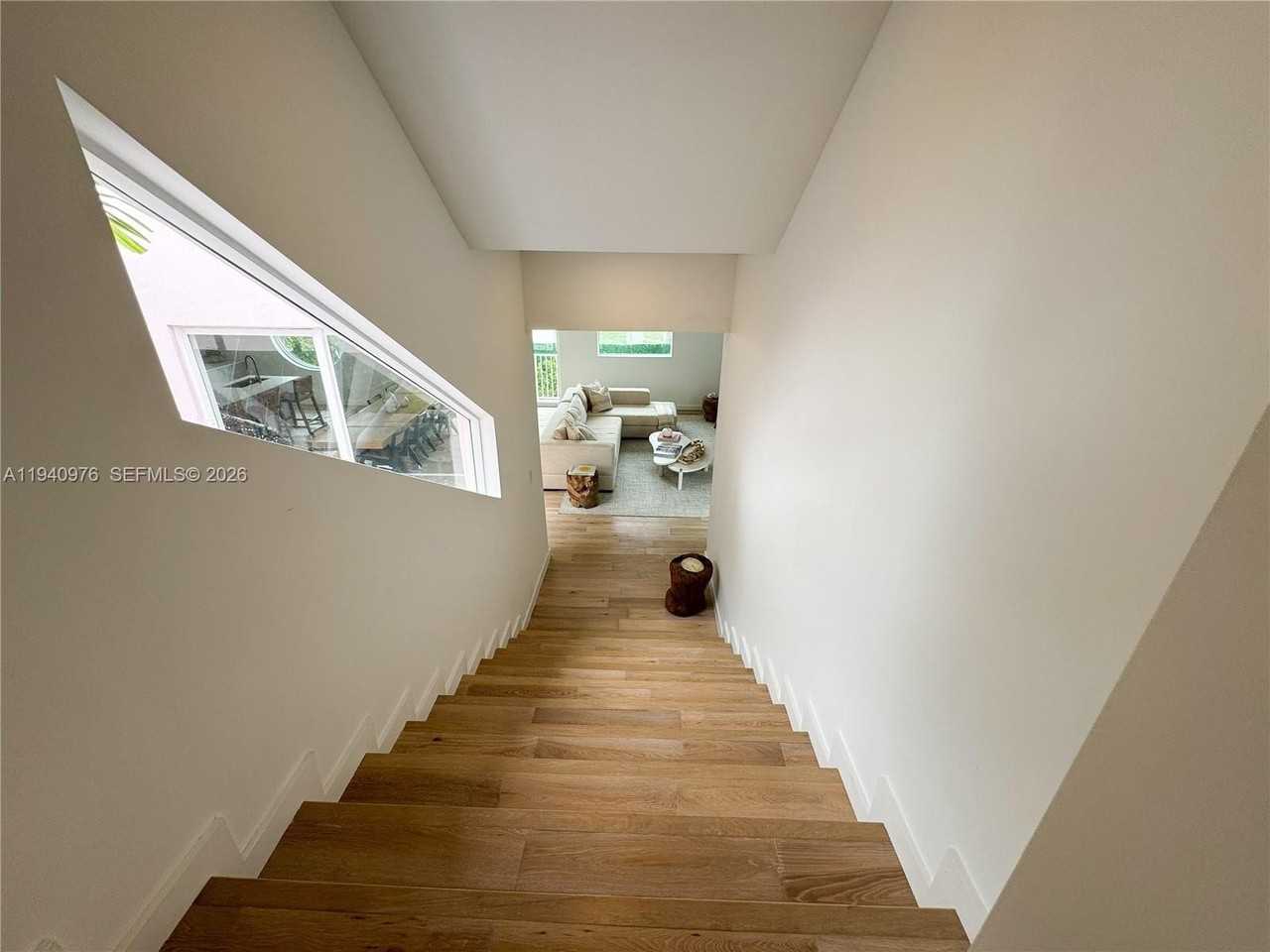 1065 Ne Little River Dr - Photo 7 of 38