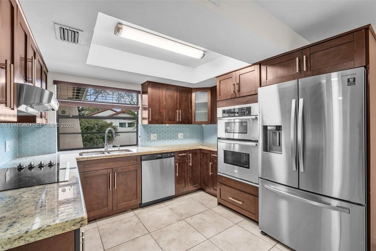 11125 Sw 134th Ct - Photo 6 of 33