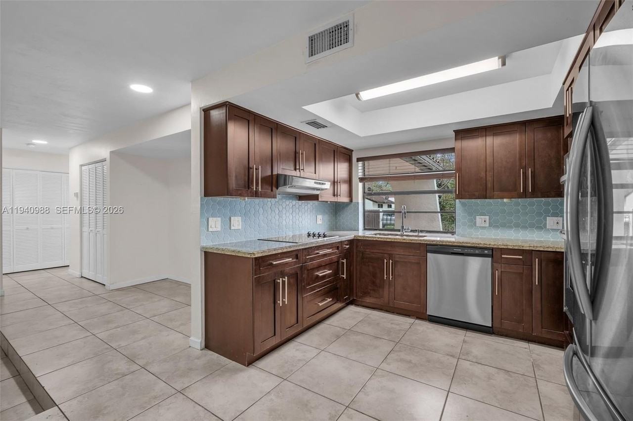 11125 Sw 134th Ct - Photo 7 of 33