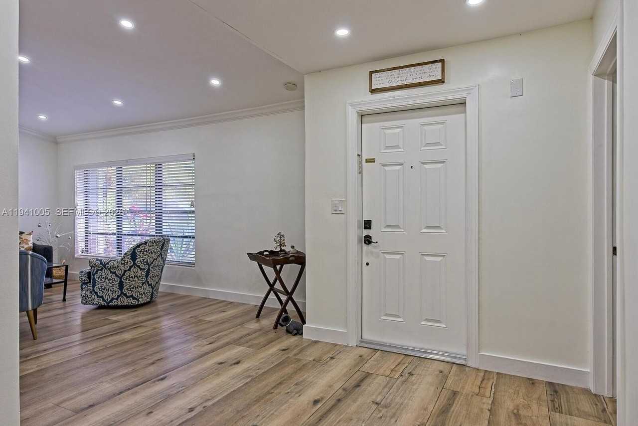 10900 Sw 124th Rd - Photo 2 of 22