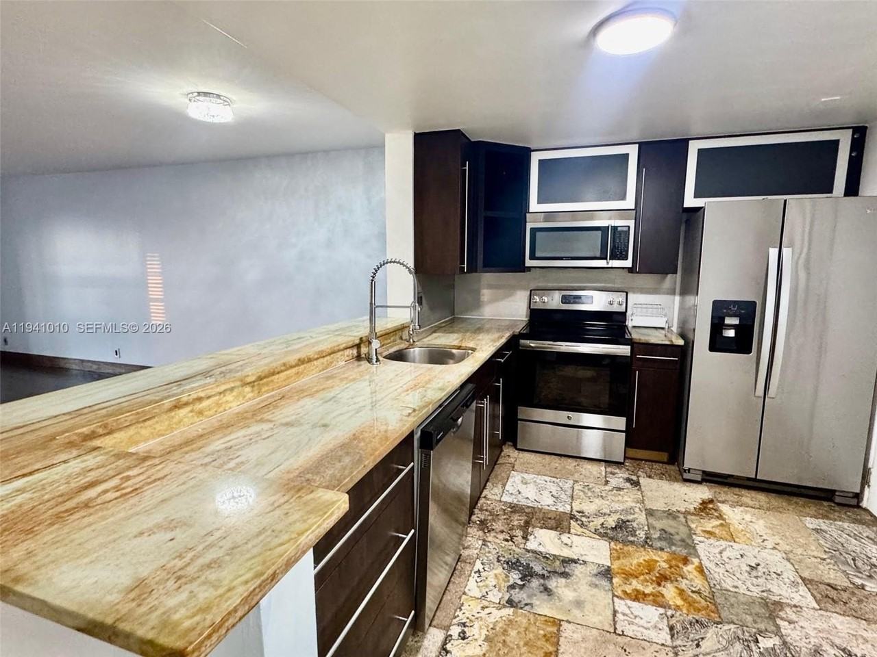 900 Ne 12th Ave #501 - Photo 5 of 50