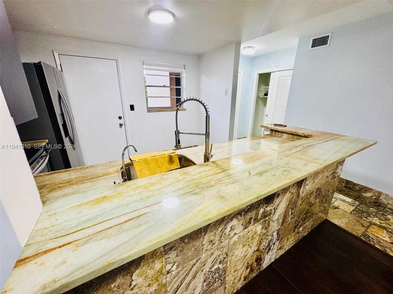 900 Ne 12th Ave #501 - Photo 7 of 50