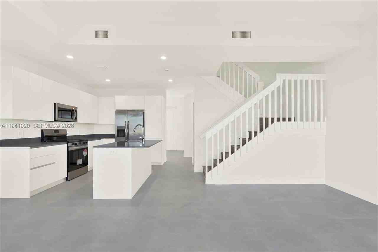 18981 Sw 344th Ter #18981 - Photo 3 of 34