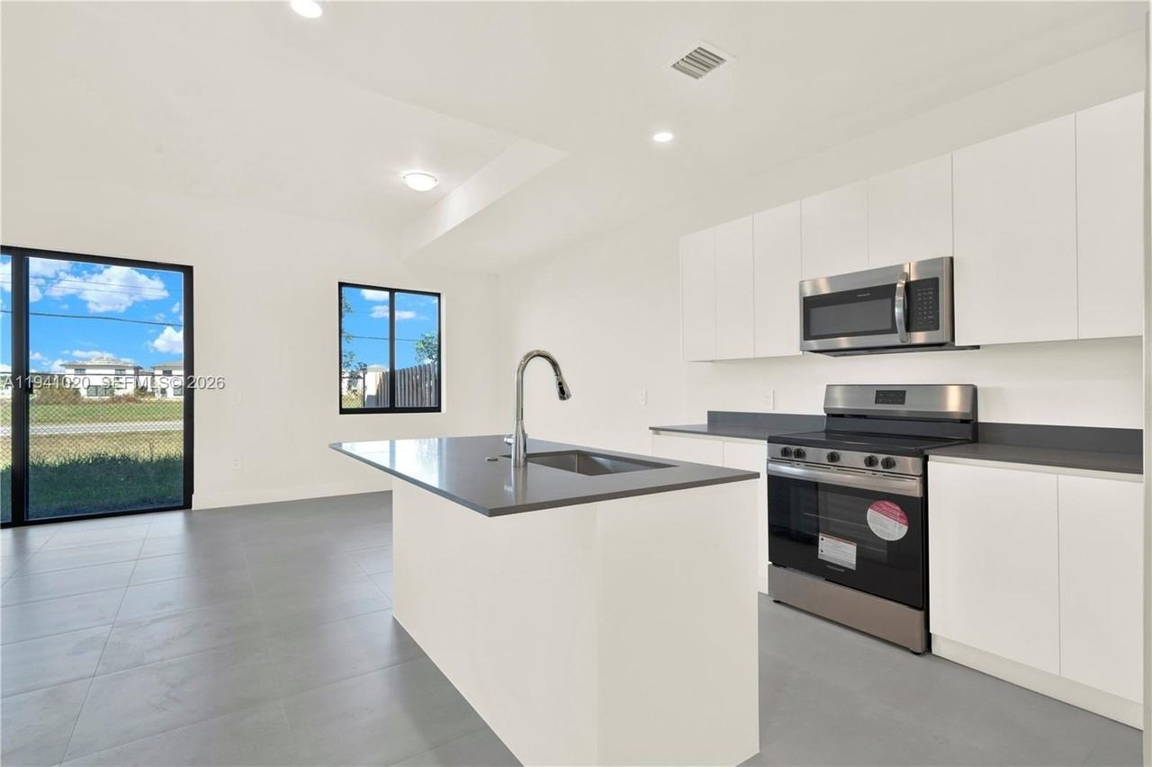 18981 Sw 344th Ter #18981 - Photo 4 of 34