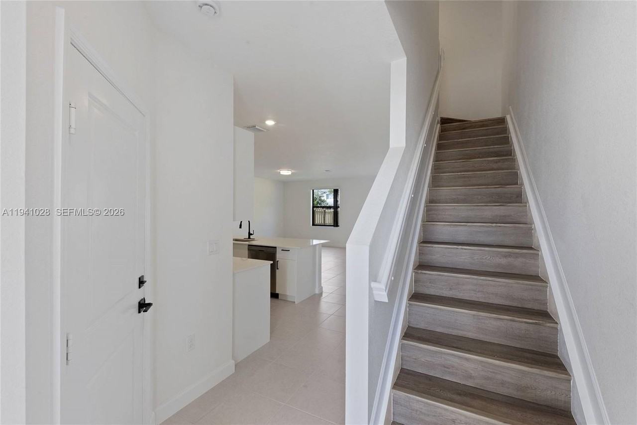 4909 Oakmont Dr - Photo 3 of 36