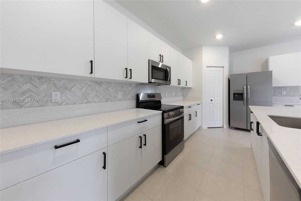 4909 Oakmont Dr - Photo 5 of 36