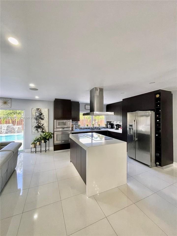 6901 Nw 82nd Ct - Photo 3 of 13