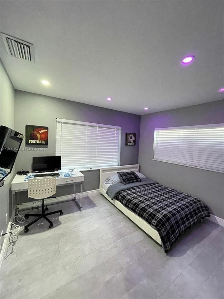 6901 Nw 82nd Ct - Photo 7 of 13