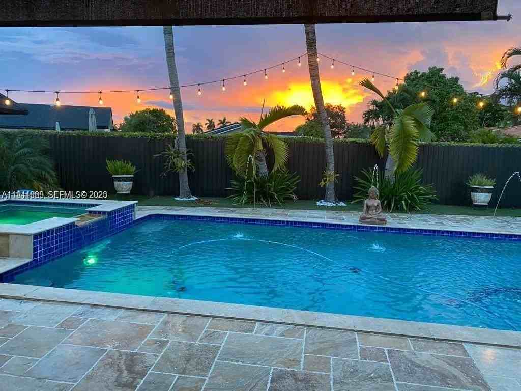 4872 Sw 140th Ave - Photo 4 of 32