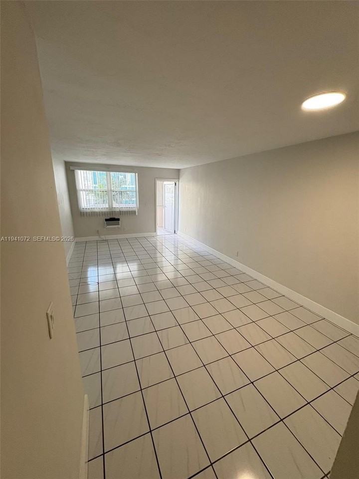 505 Ne 30th St #506 - Photo 5 of 26