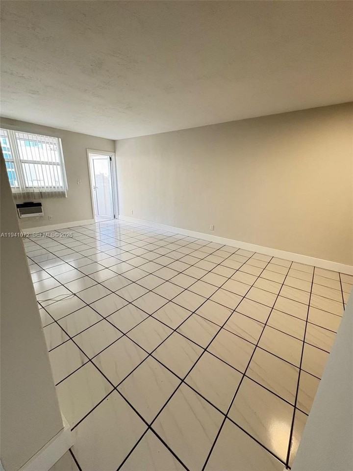 505 Ne 30th St #506 - Photo 7 of 26