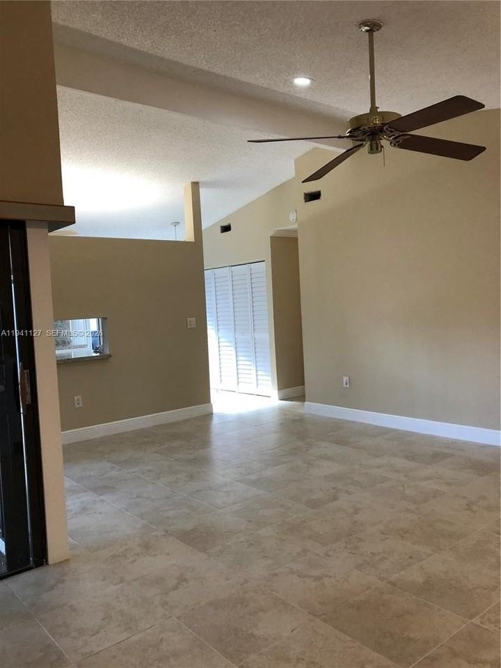 9164 Sw 132nd Ln #9164 - Photo 4 of 19