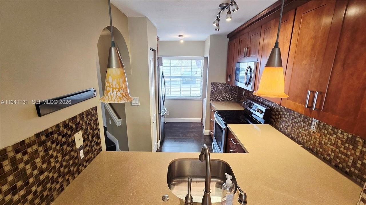 14273 Sw 121st Pl #3 - Photo 5 of 39