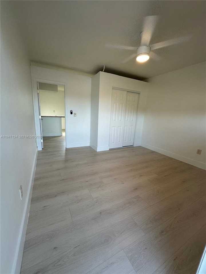 12101 Griffing Blvd #5 - Photo 5 of 16