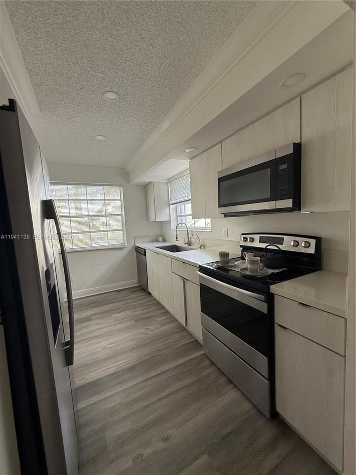 2634 Se 21st Ct #203C - Photo 7 of 42