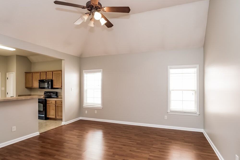 10215 Morning Hill Dr - Photo 3 of 13