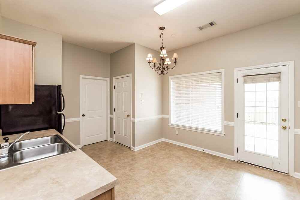 10215 Morning Hill Dr - Photo 5 of 13