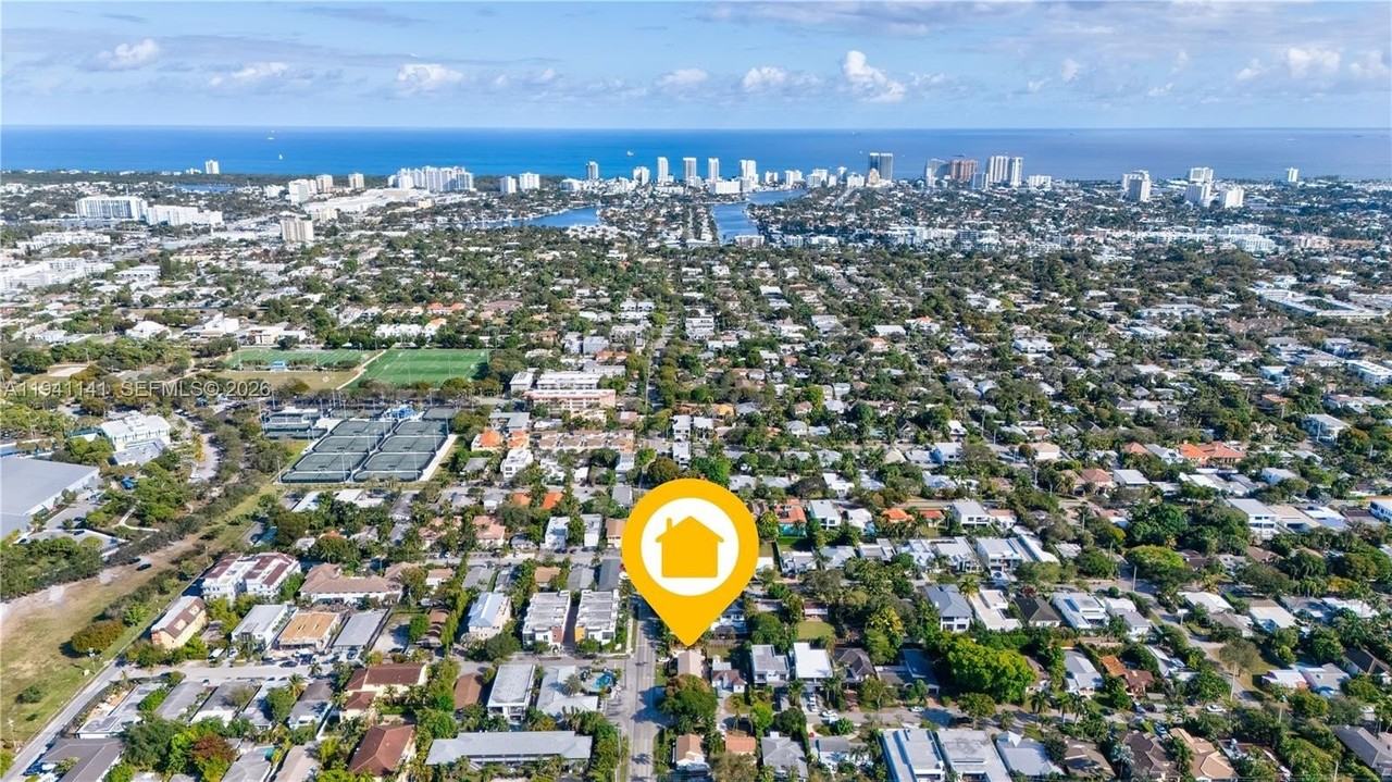 800 Ne 6th St #1 - Photo 3 of 21