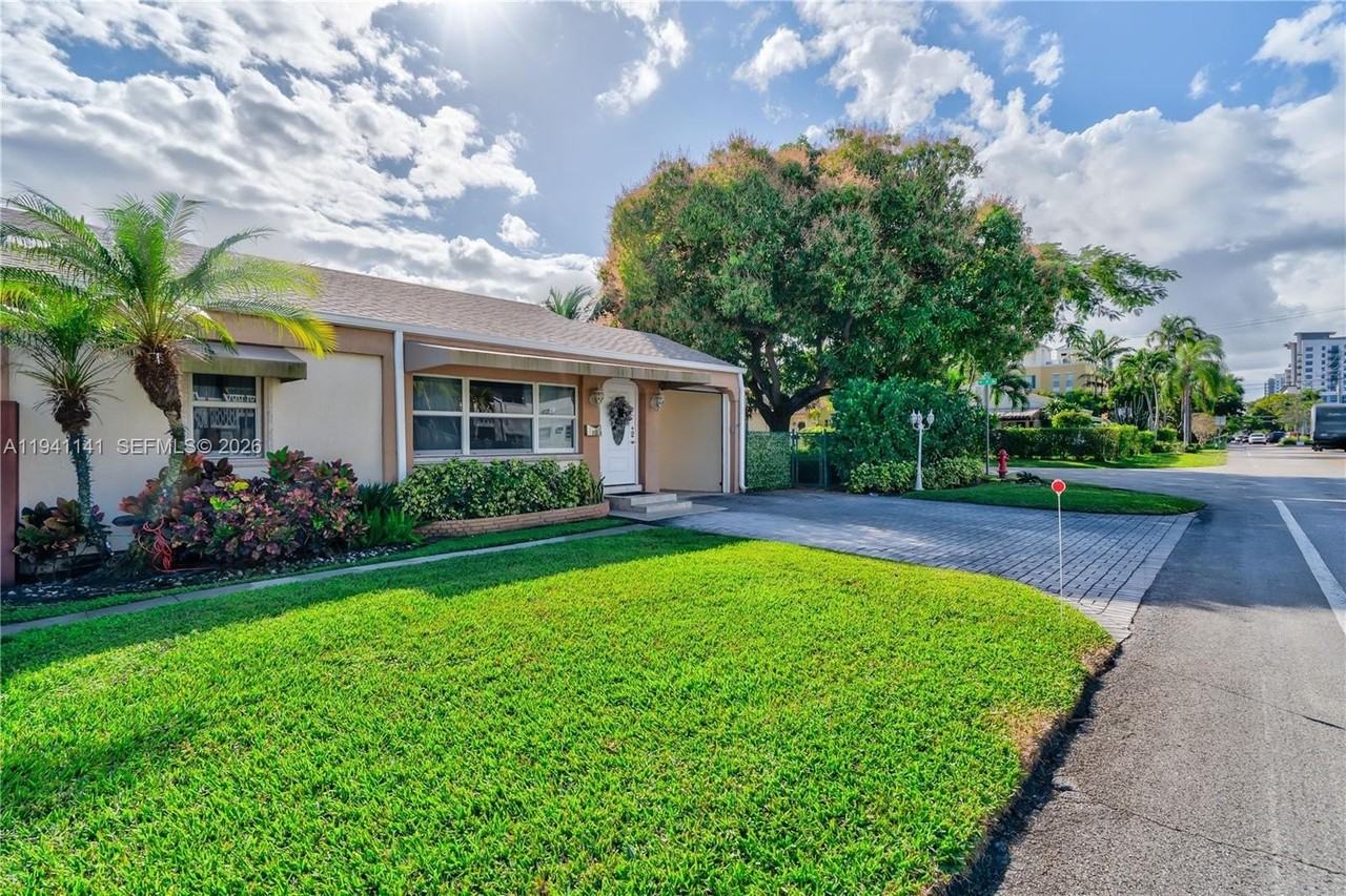 800 Ne 6th St #1 - Photo 5 of 21