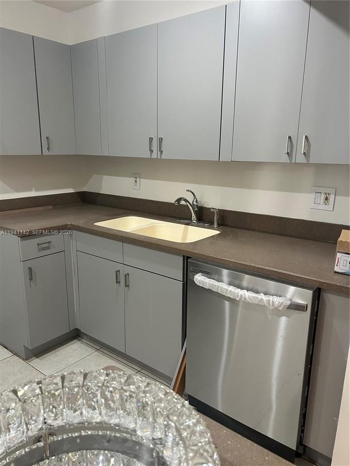 11511 Nw 10th St #11511 - Photo 2 of 36