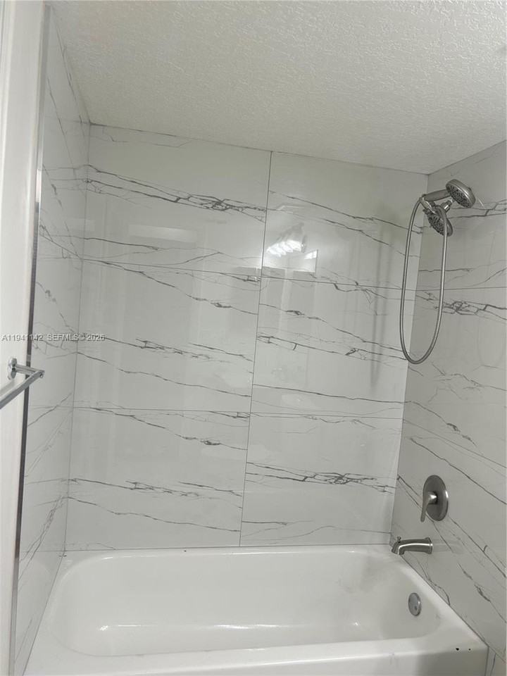 11511 Nw 10th St #11511 - Photo 4 of 36