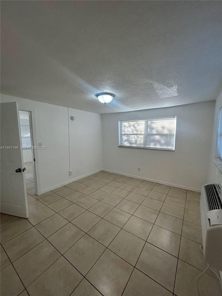 1126 Sw 15th Ter #1 - Photo 2 of 8