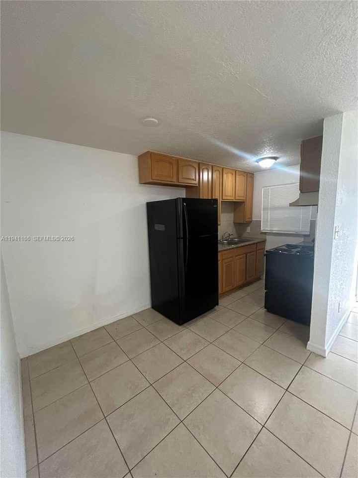 1126 Sw 15th Ter #1 - Photo 5 of 8