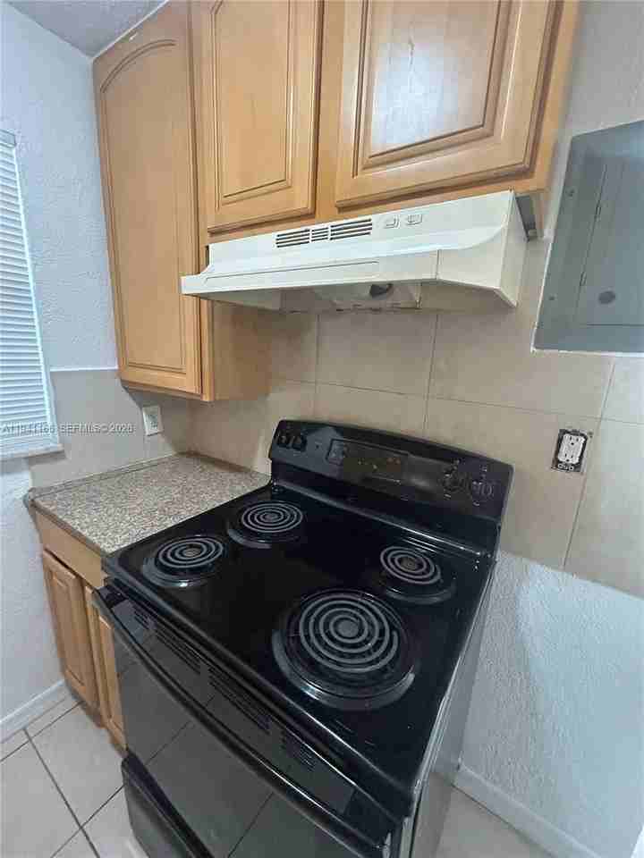 1126 Sw 15th Ter #1 - Photo 6 of 8